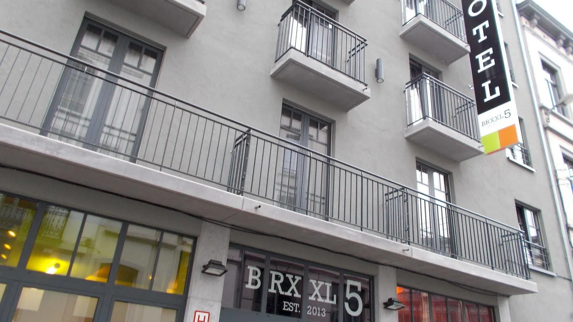 בריסל Brxxl 5 City Centre Hostel