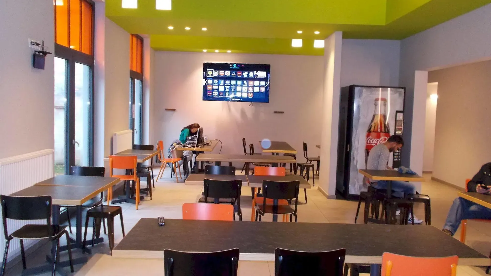 בריסל Brxxl 5 City Centre Hostel