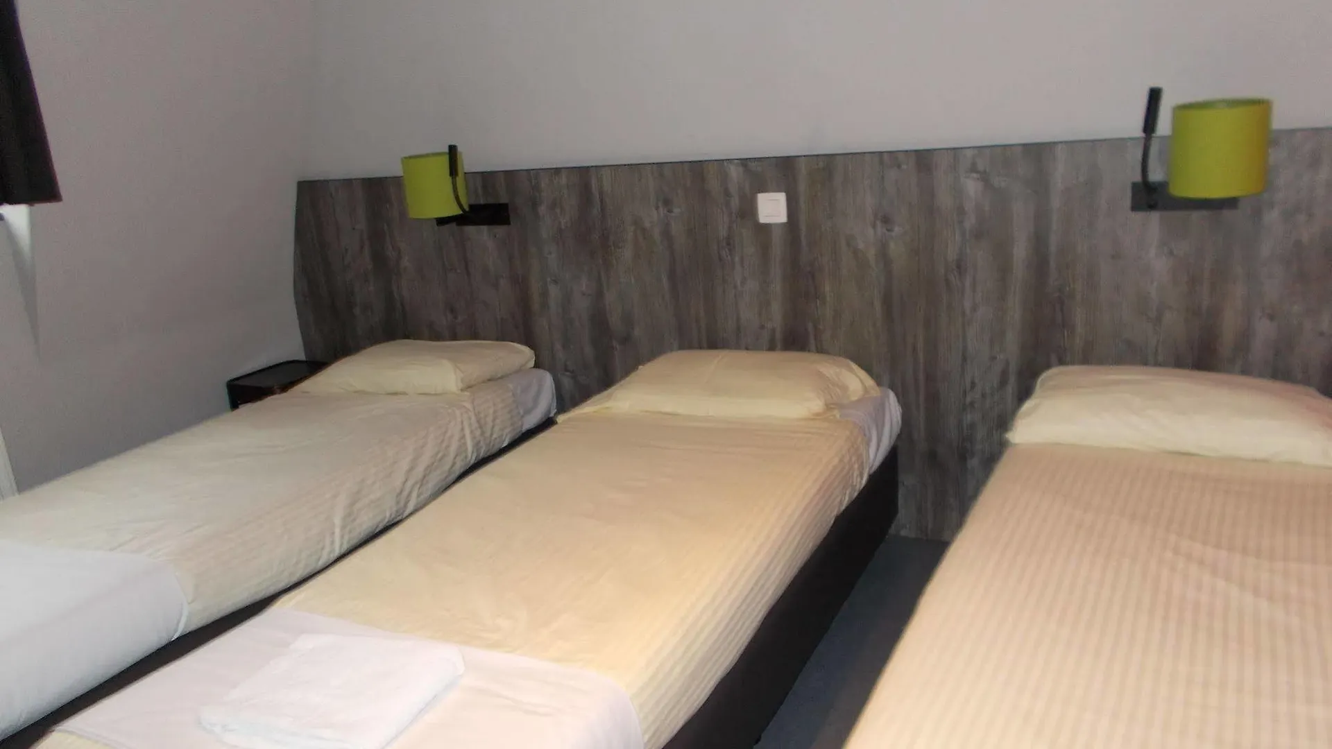 Brxxl 5 City Centre Hostel Brussels Belgium