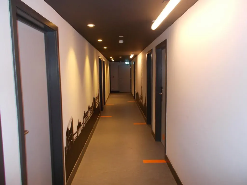 Brxxl 5 City Centre Hostel Brussels